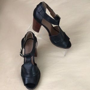 Nine West black leather heels 9.5 Lucasir buckle